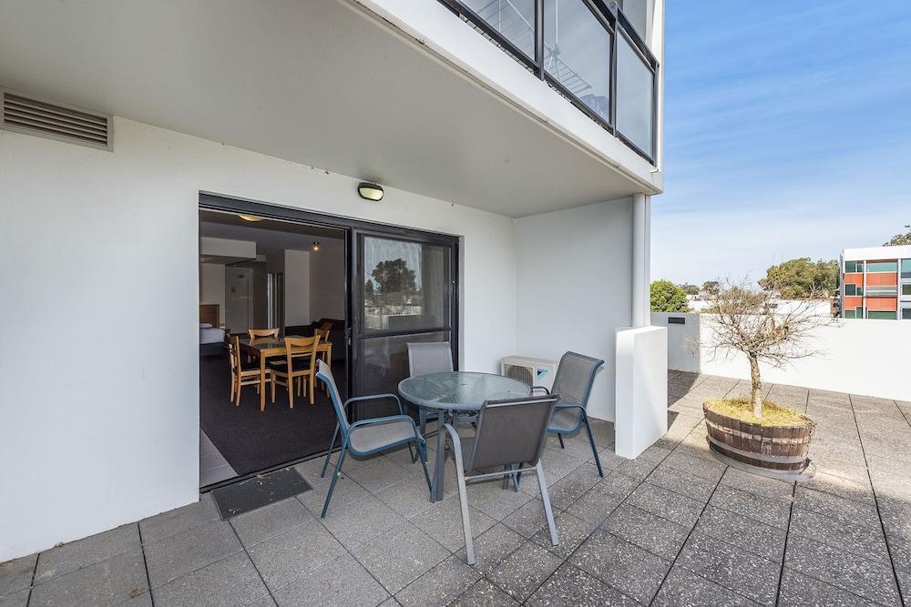 Assured Ascot Quays Apartment Hotel Perth Exterior photo