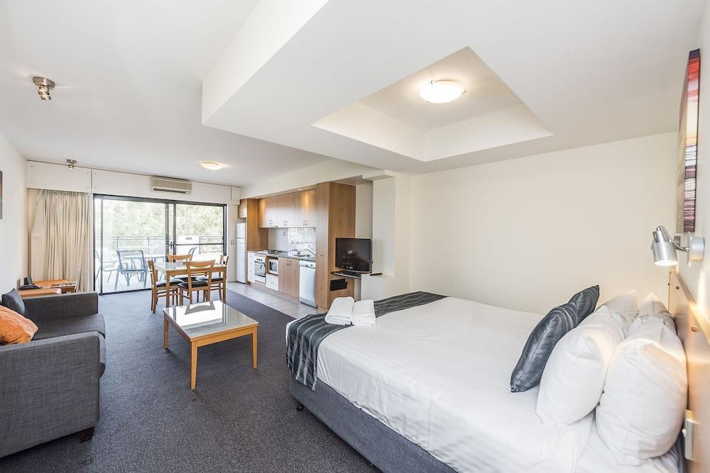 Assured Ascot Quays Apartment Hotel Perth Exterior photo