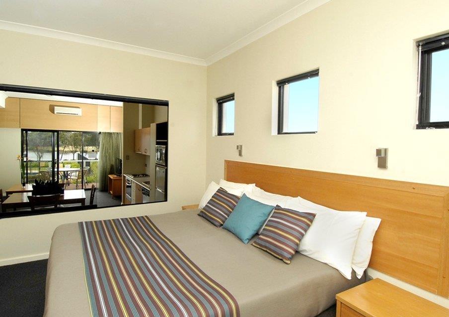 Assured Ascot Quays Apartment Hotel Perth Room photo