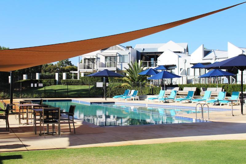 Assured Ascot Quays Apartment Hotel Perth Exterior photo