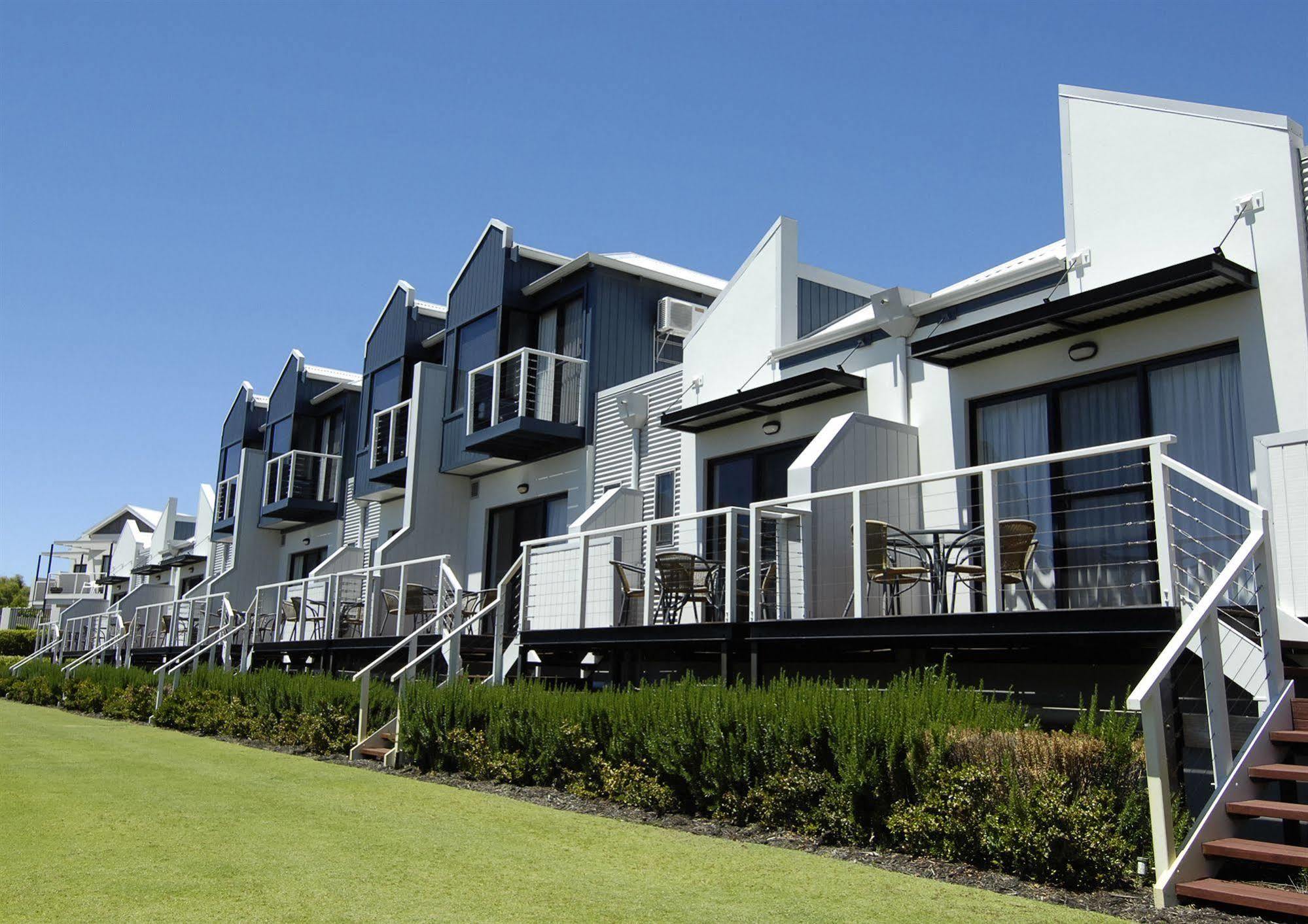 Assured Ascot Quays Apartment Hotel Perth Exterior photo