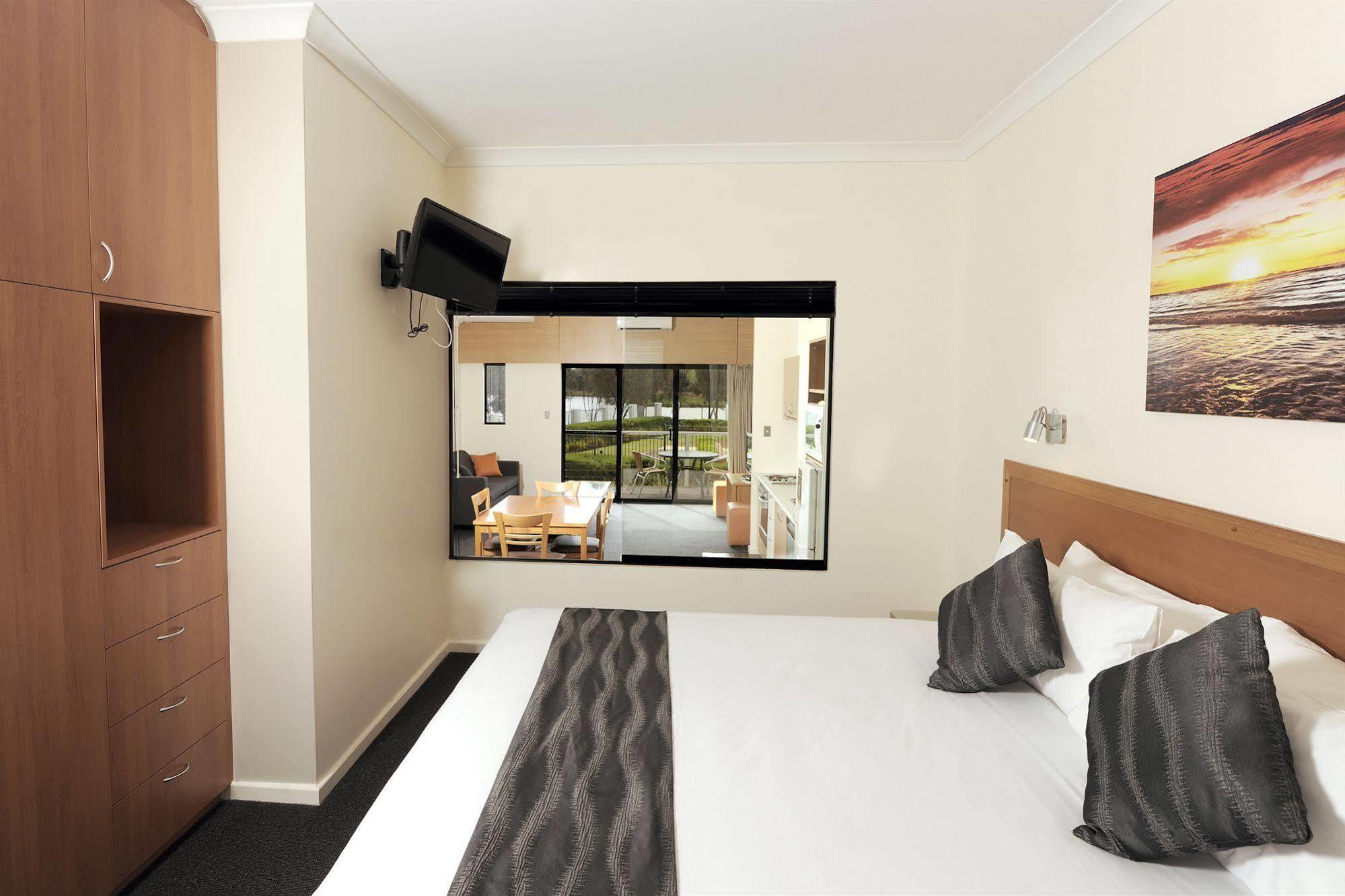 Assured Ascot Quays Apartment Hotel Perth Exterior photo