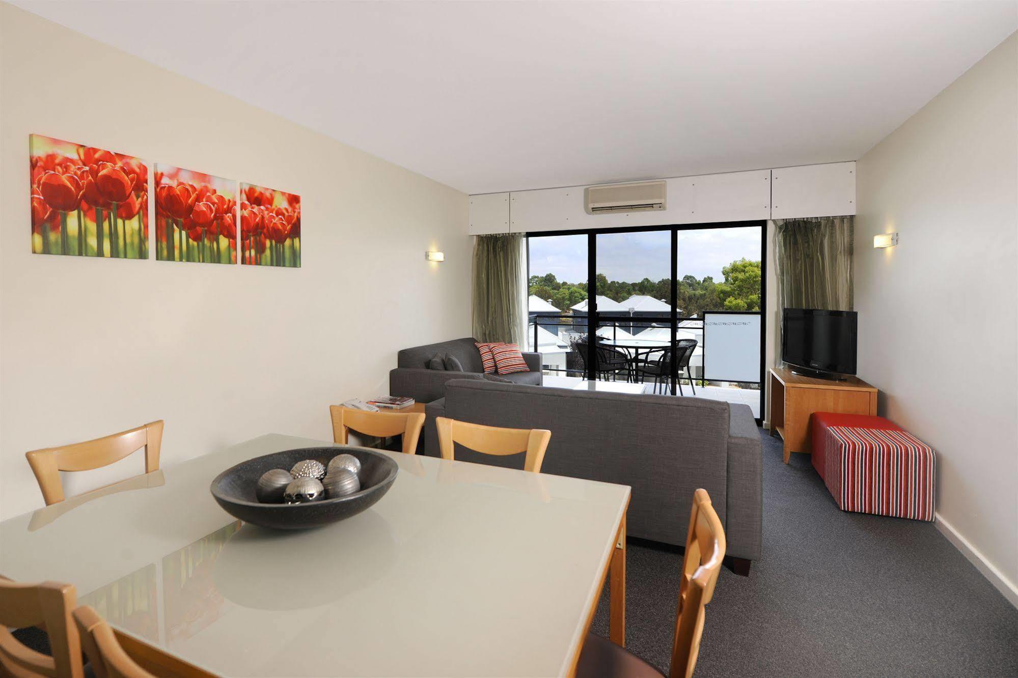 Assured Ascot Quays Apartment Hotel Perth Exterior photo