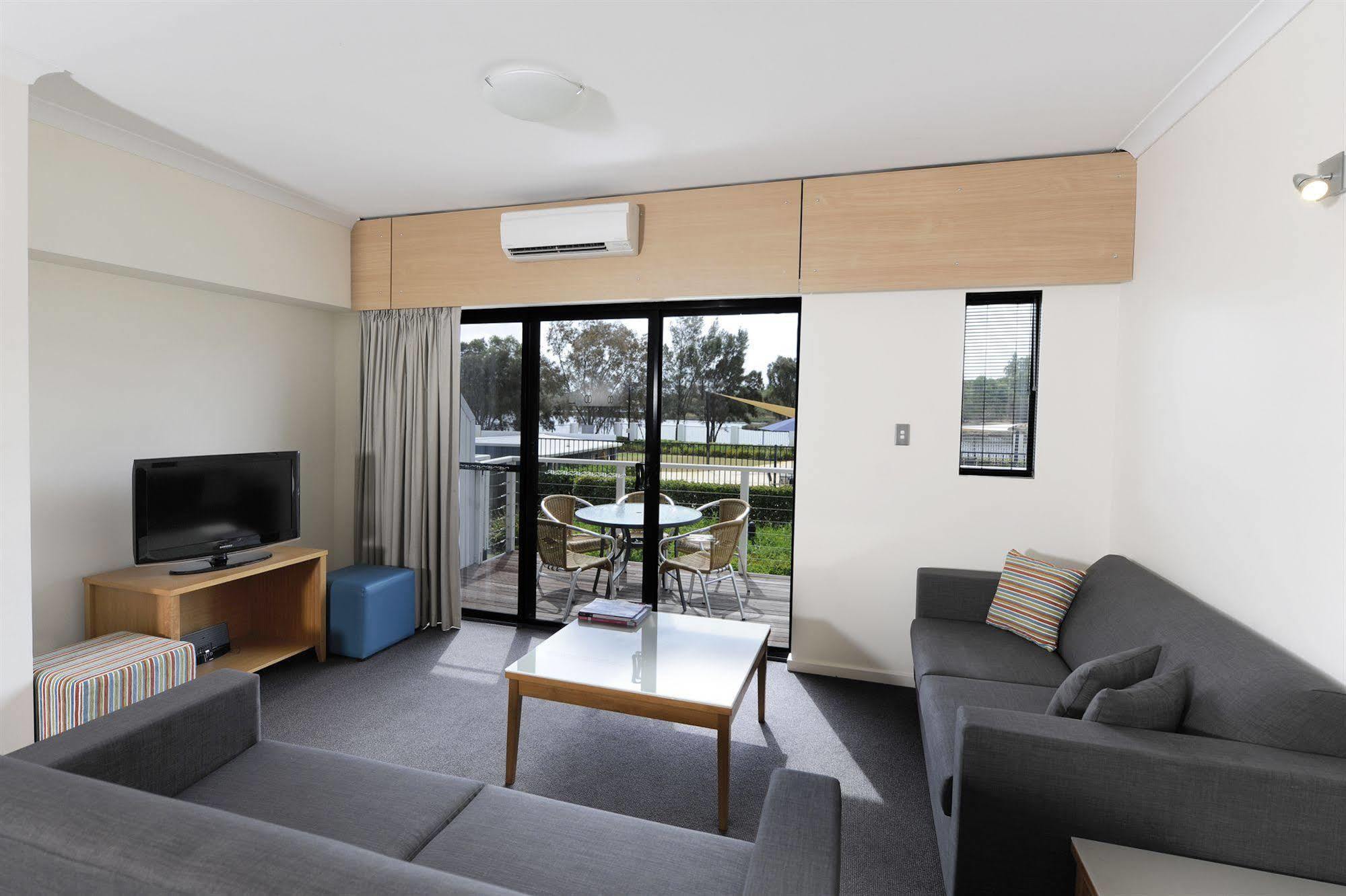 Assured Ascot Quays Apartment Hotel Perth Exterior photo