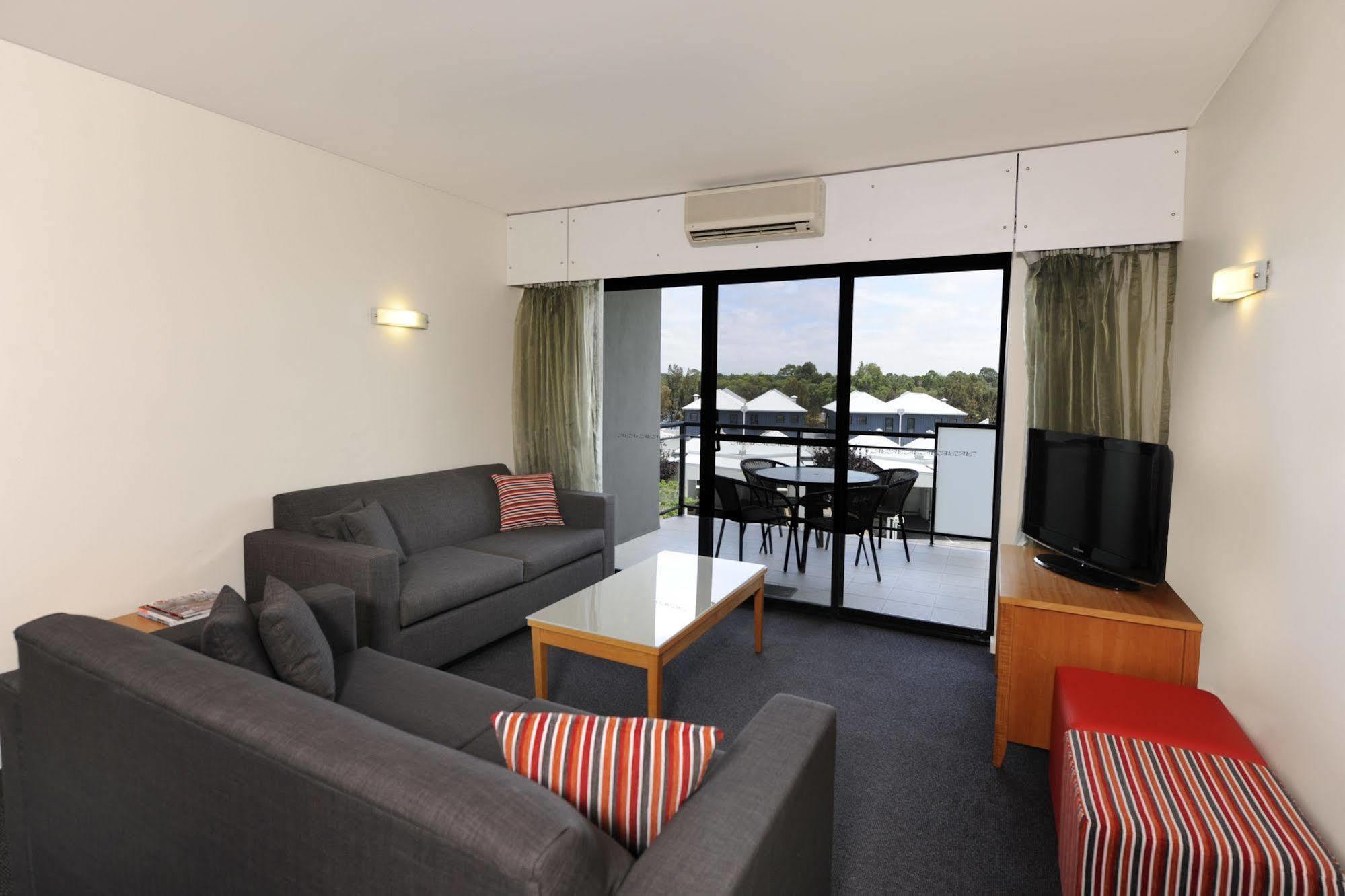 Assured Ascot Quays Apartment Hotel Perth Exterior photo