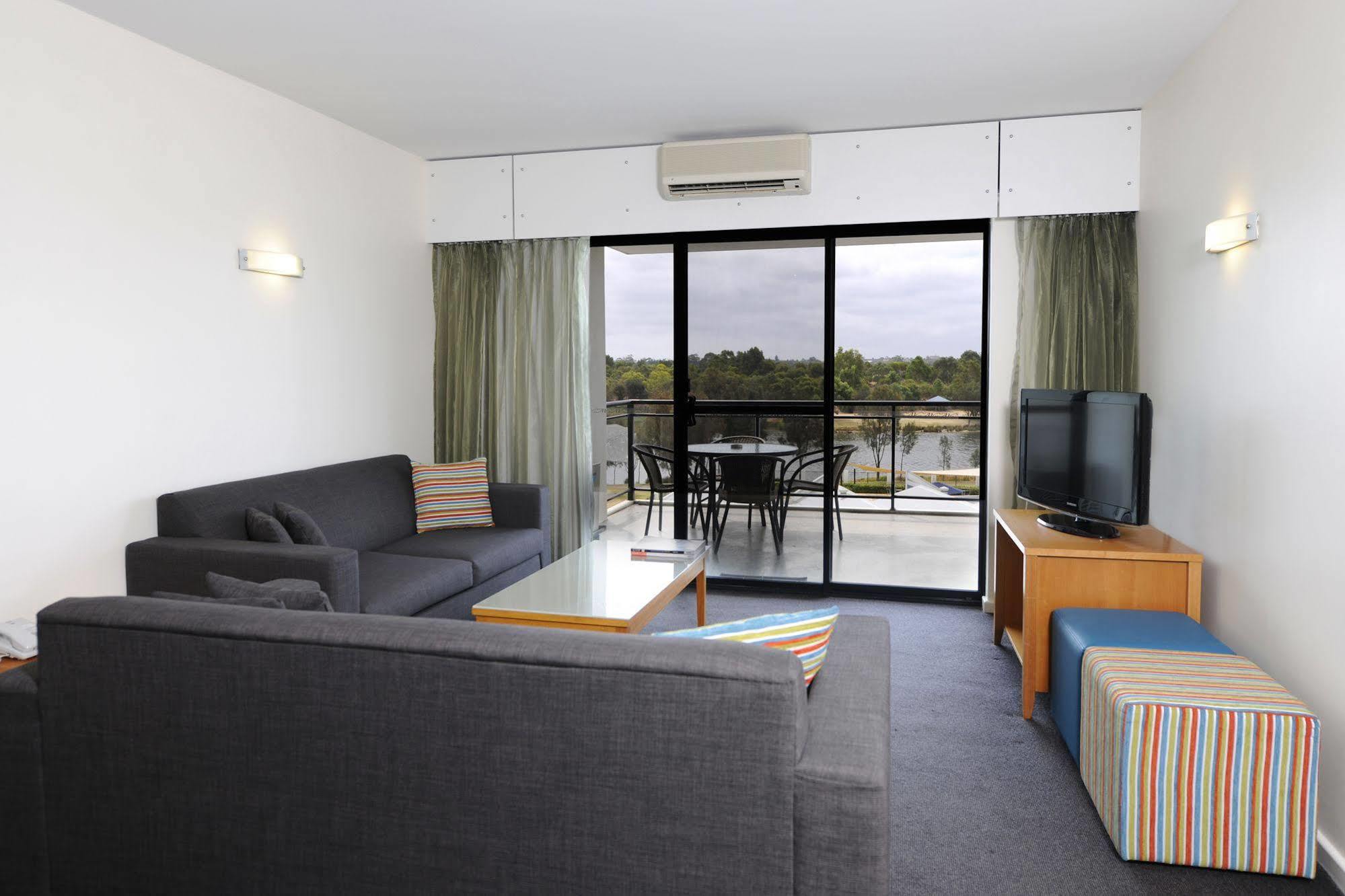 Assured Ascot Quays Apartment Hotel Perth Exterior photo