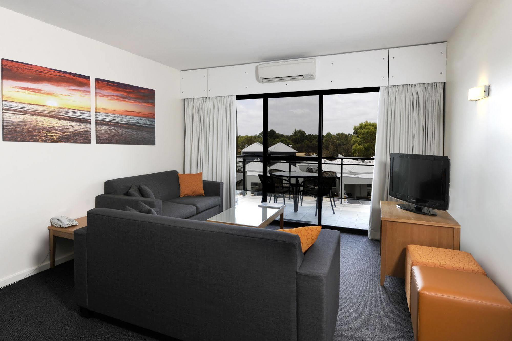 Assured Ascot Quays Apartment Hotel Perth Exterior photo